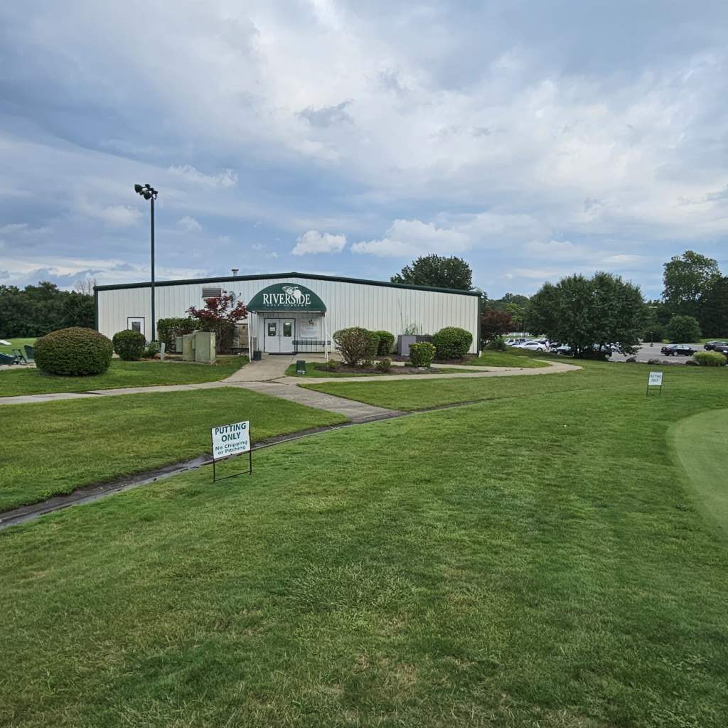 Riverside Golf Academy Par 3 Course Indianapolis, IN/ building